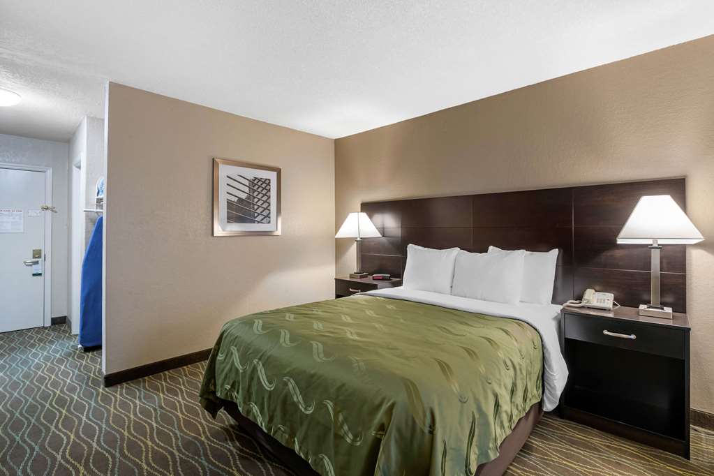 Quality Inn & Suites Des Moines Merle Hay Road - photo 20