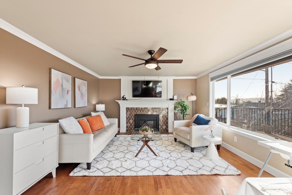 Renton Lakeside Oasis Lakeview 4b 2 5b Spacious — Renton