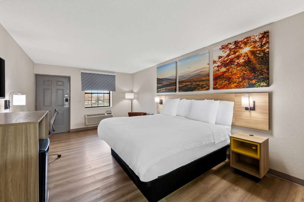 Days Inn by Wyndham Brownsville - photo 28