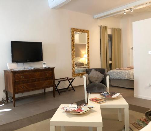 Casa Bacìomari — 4-Star Luxury Hotel in Bologna, Italy