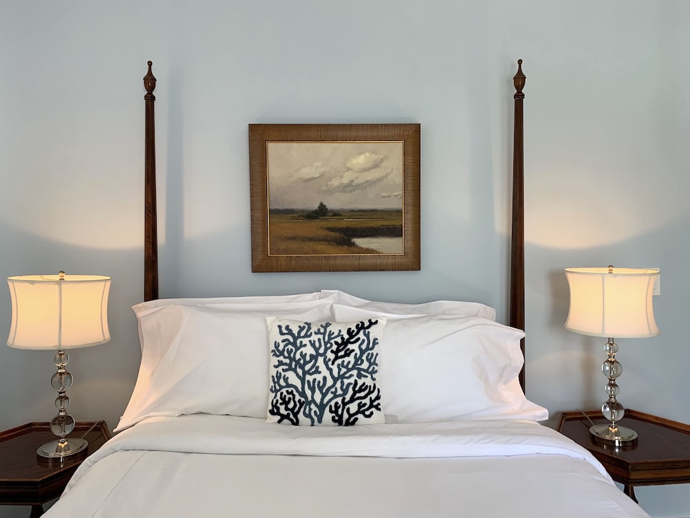 The Oak Bluffs Inn - photo 12