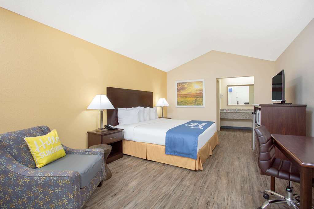 Days Inn by Wyndham Lake City - photo 15