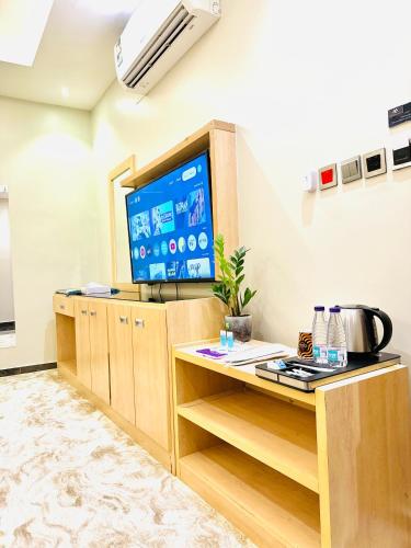 وصول ذاتي غرفة قياسية فاخرة Self Check In Deluxe Standard Room — 4-Star Luxury Hotel in Jizan, Saudi Arabia