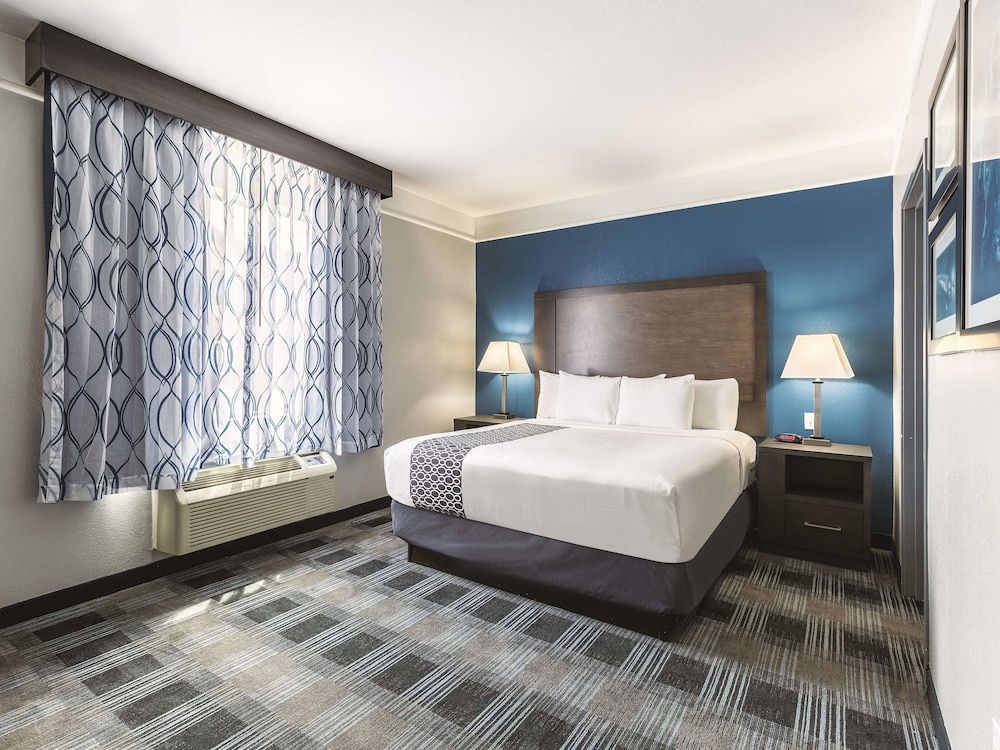 La Quinta Inn & Suites by Wyndham Houston Clear Lake NASA - photo 15