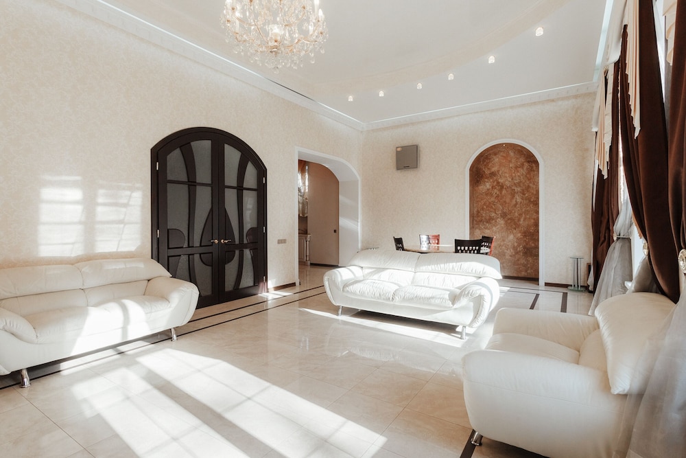 Royal Apartment Uspenskaya 12 — 4-Star Luxury Hotel in Odessa, Ukraine