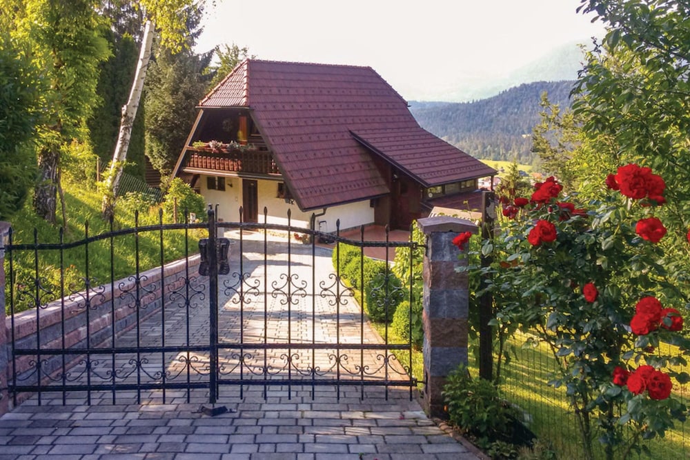 Bonidesa House With Whirlpool Happy Rentals — 4-Star Luxury Hotel in Dobrna, Slovenia