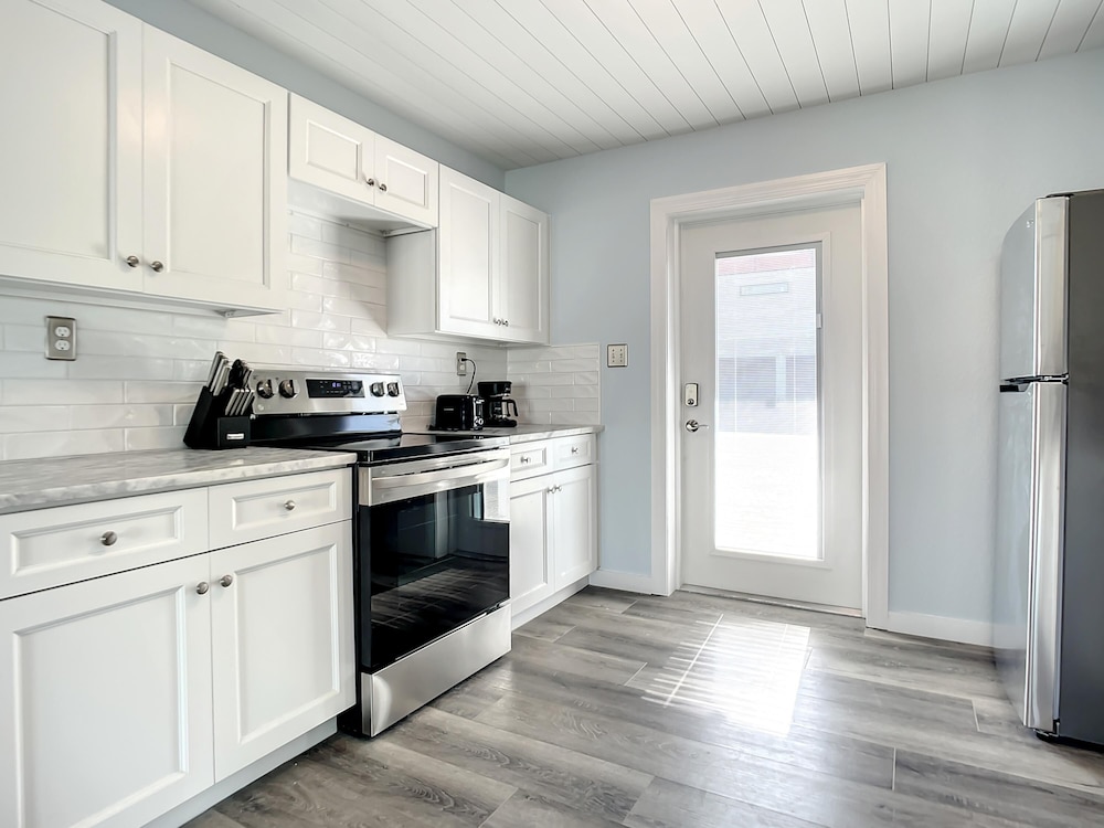 Bikini Bottom Duplex with Pool 2 Minutes from Beach Flagler Avenue - photo 6