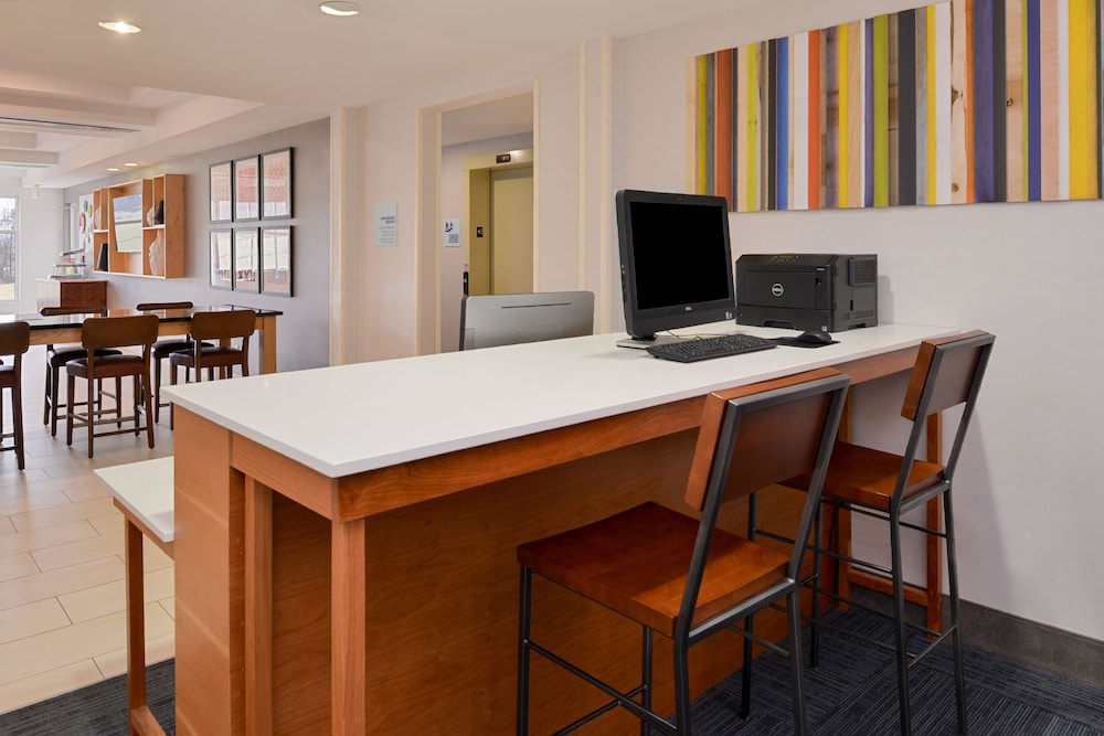 Holiday Inn Express & Suites Parkersburg Mineral Wells by IHG - photo 43