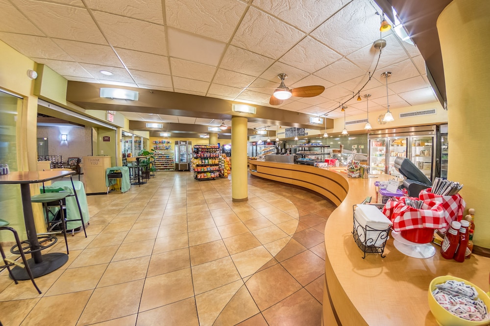 Holiday Inn Des Moines Airport Conf Center by IHG - photo 39