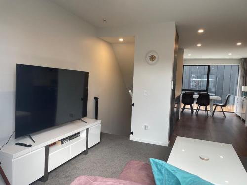 CBD New 2 Bed 2 Baths By Hagley Park With Parking in Christchurch, New Zealand