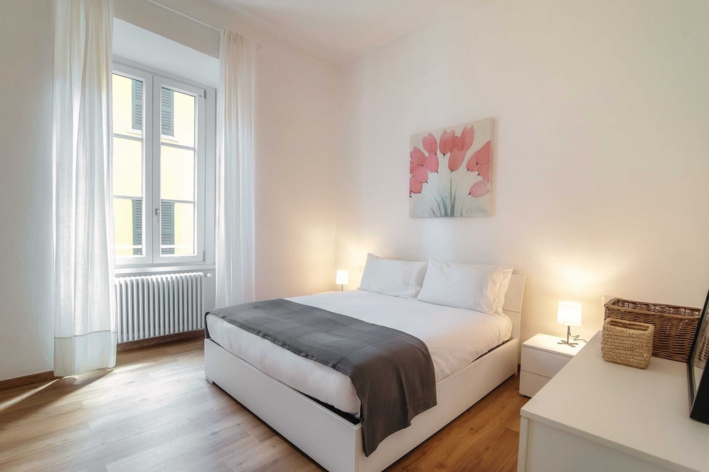 Sandy — 4-Star Luxury Hotel in Cernobbio, Italy