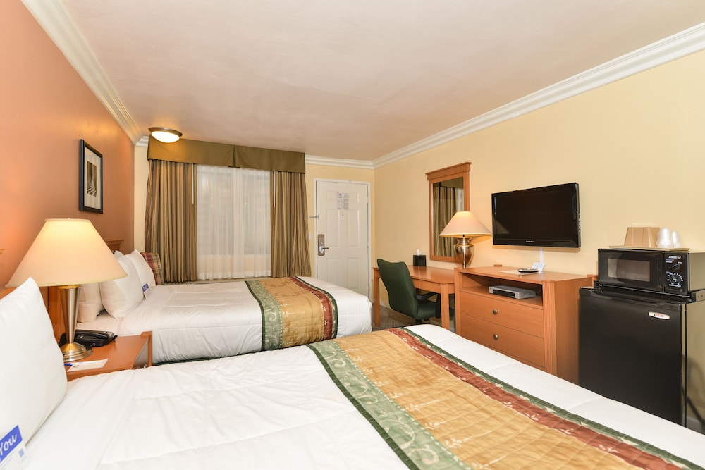 Inn By The Sfo - photo 6