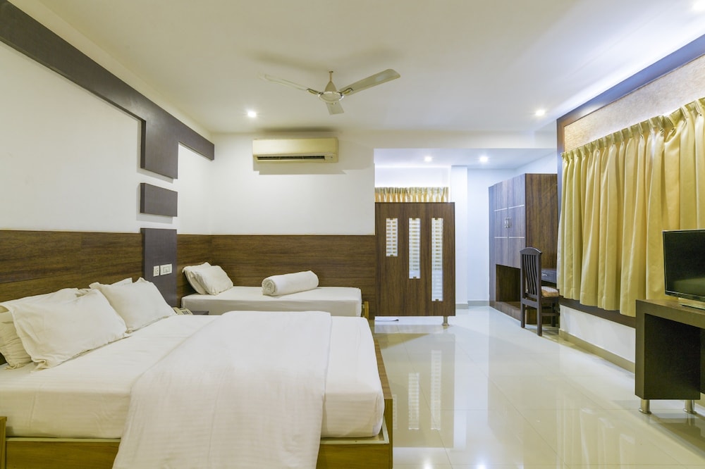 Crescent Inn Navallur - last minute hotel in Chennai