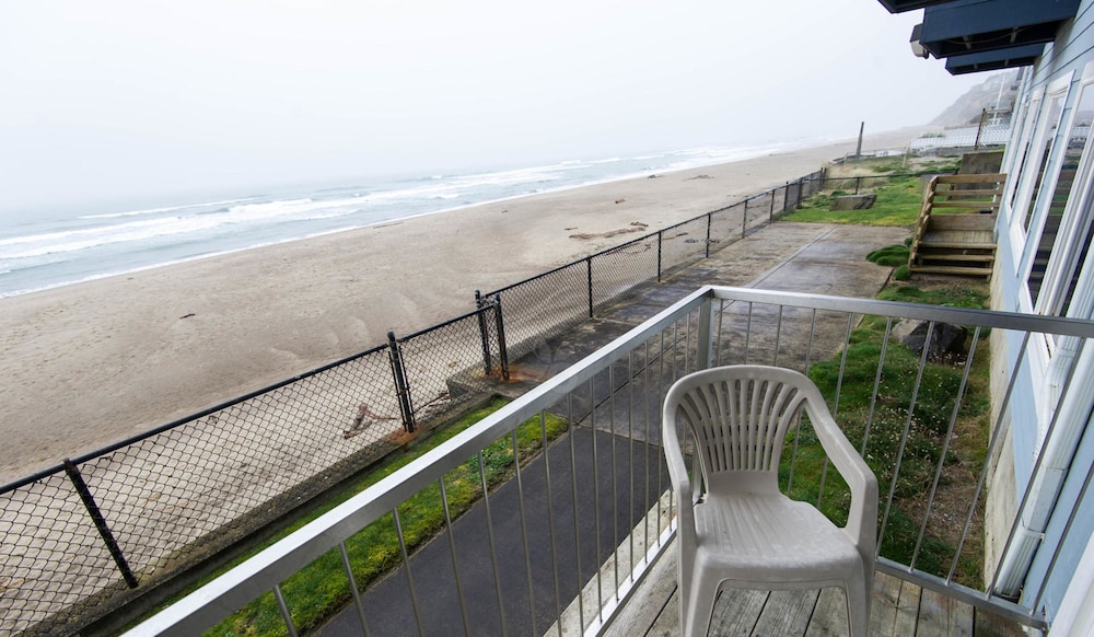 The Sandcastle Beachfront Hotel - photo 52