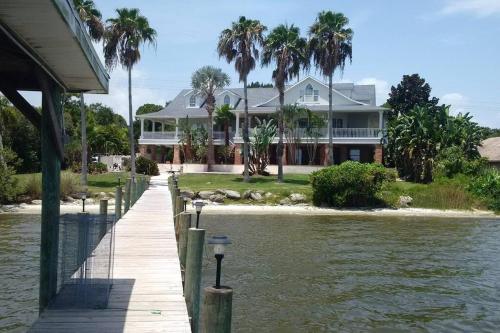 Villa Melbourne inter coastal 2 floors 7br heated pool — 4-Star Luxury Hotel in Melbourne, United States
