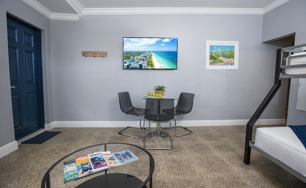 Hollywood Beach Suites - photo 5