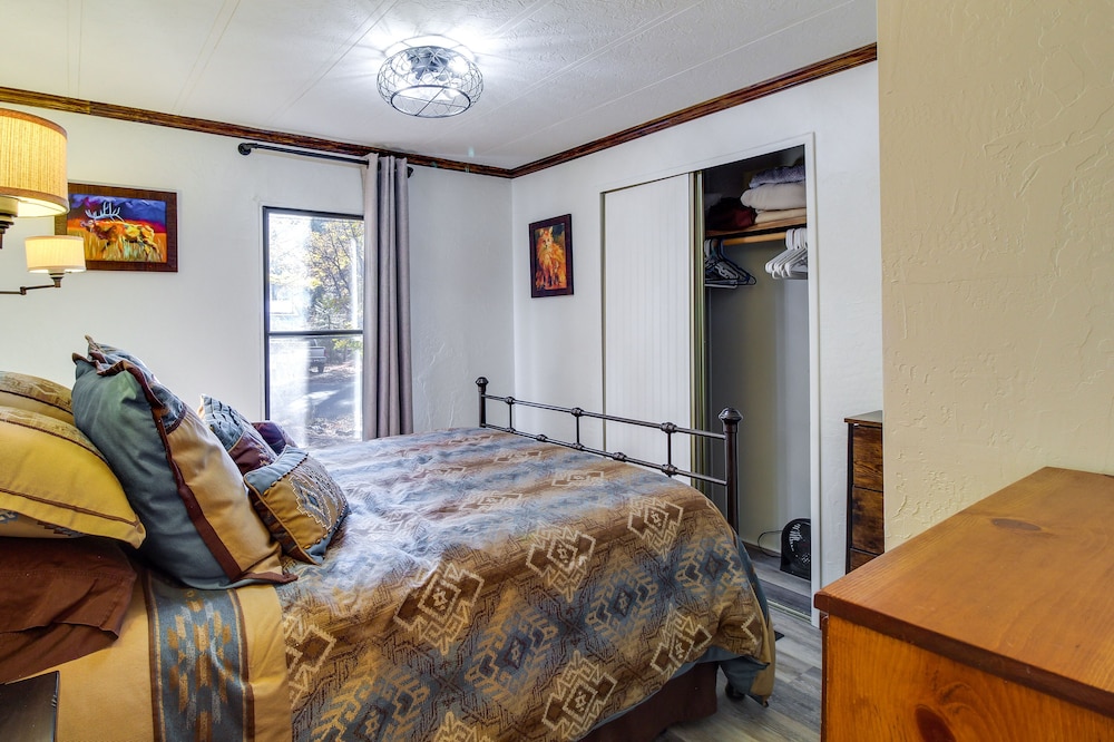 Pinetop lakeside Cabin Rental: Porch & Fire Pit - photo 10