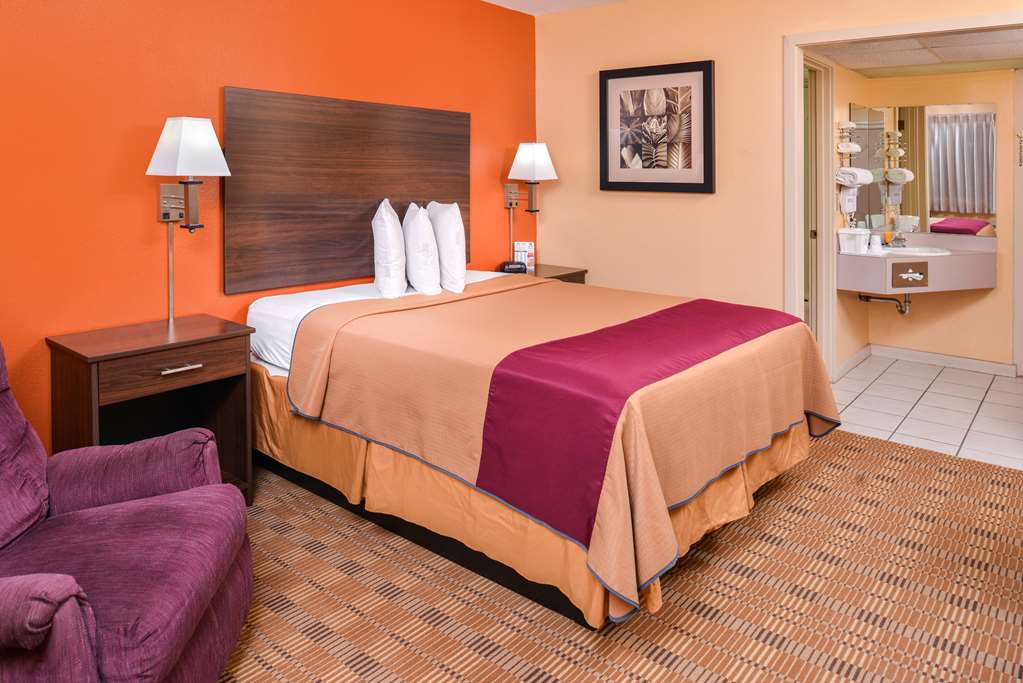 Americas Best Value Inn Ellsworth - photo 7