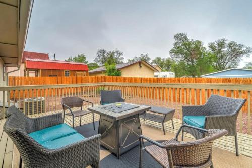 5BD Two Homes Firepit Great Family Vacation Area — 4-Star Luxury Hotel in Colorado Springs, United States