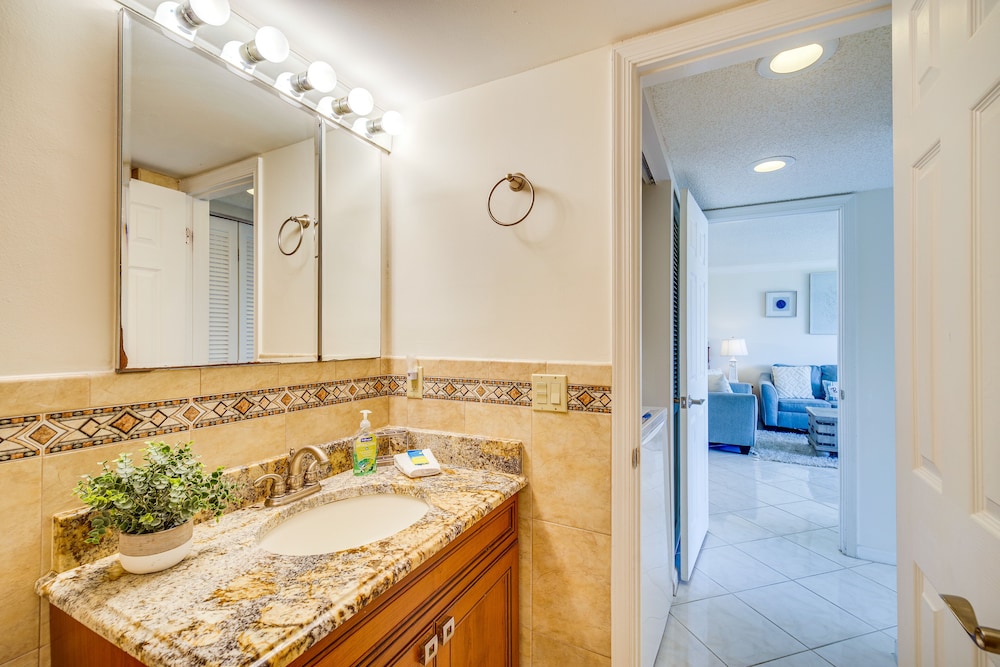 Sunny Fort Pierce Resort Condo w Beach Access - photo 16
