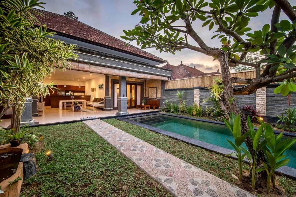 Bens Tunjung Villa Two Bedroom with Private Pool Kuta — 4-Star Luxury Hotel in Seminyak, Indonesia