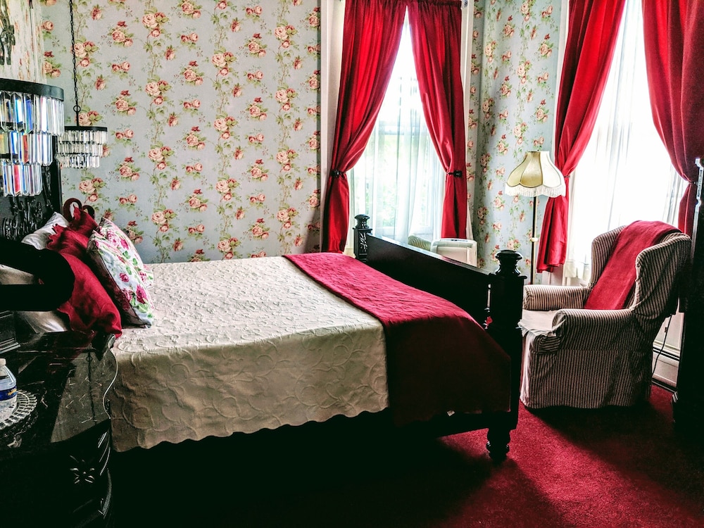 Allegiance Bed and Breakfast - photo 14