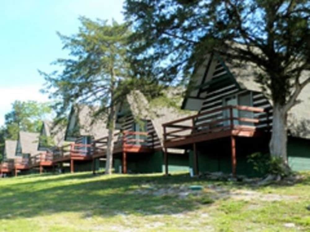 Calm Waters Cabin Resort - photo 103