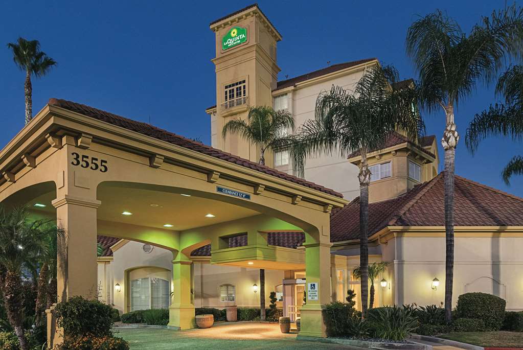 La Quinta Inn & Suites by Wyndham Ontario Airport - photo 6