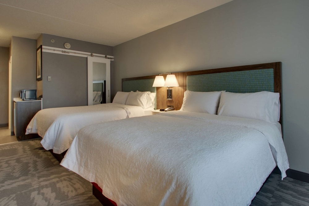 Hampton Inn & Suites Chicago Aurora - photo 9