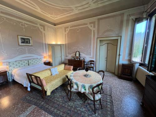 Big Scuderia Country Mansion 5500SquareFeet — 4-Star Luxury Hotel in San Pietro Viminario, Italy