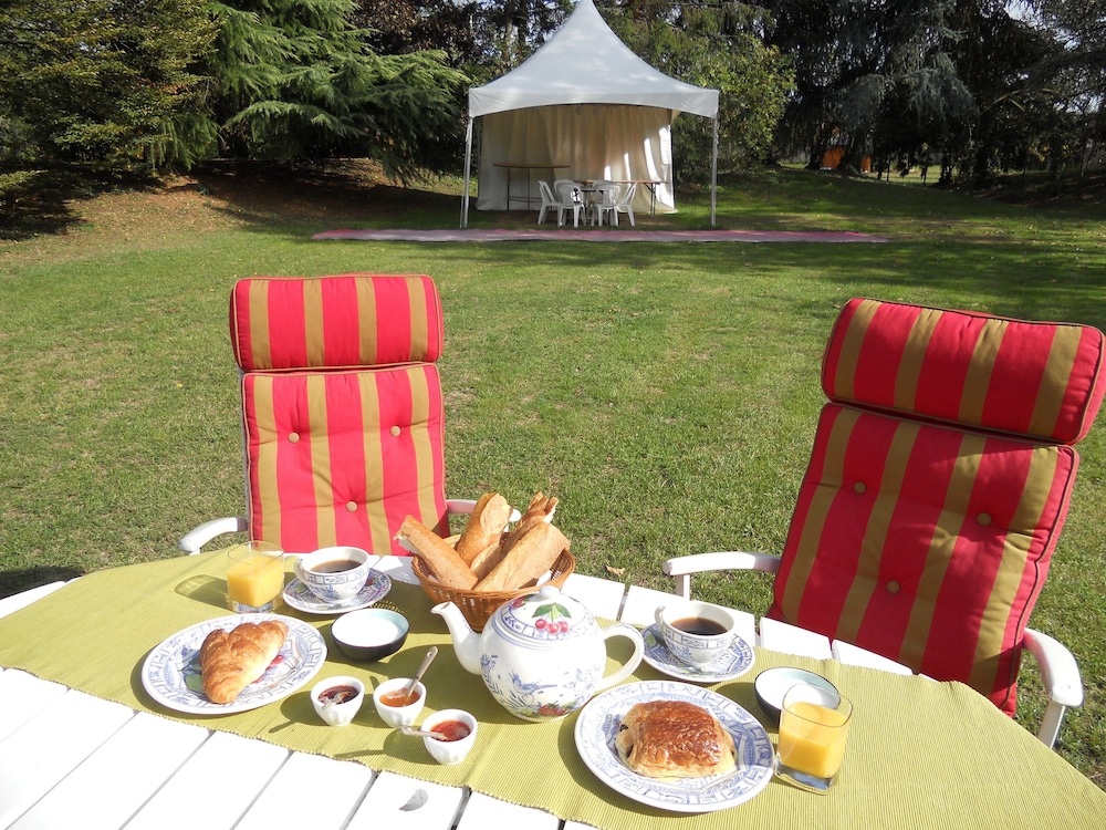 Chambres d'hôtes Etape Zen — 4-Star Luxury Hotel in Chartres, France