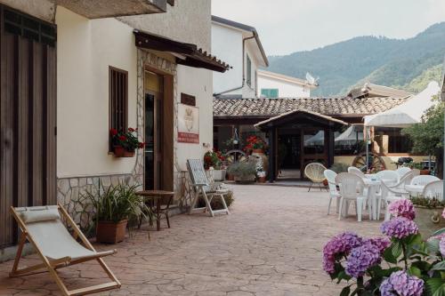 Agriturismo Cupiglione — 4-Star Luxury Hotel in Lago, Italy