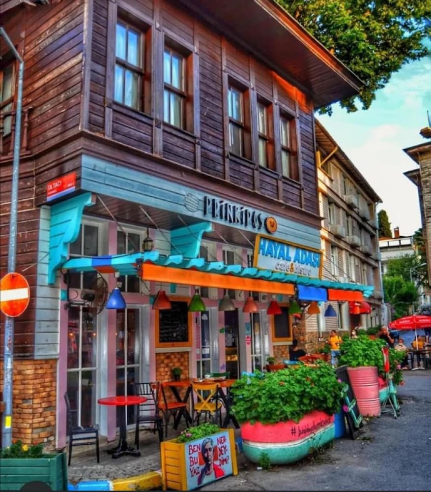 Hotel Prinkipos — 4-Star Luxury Hotel in Adalar, Turkey