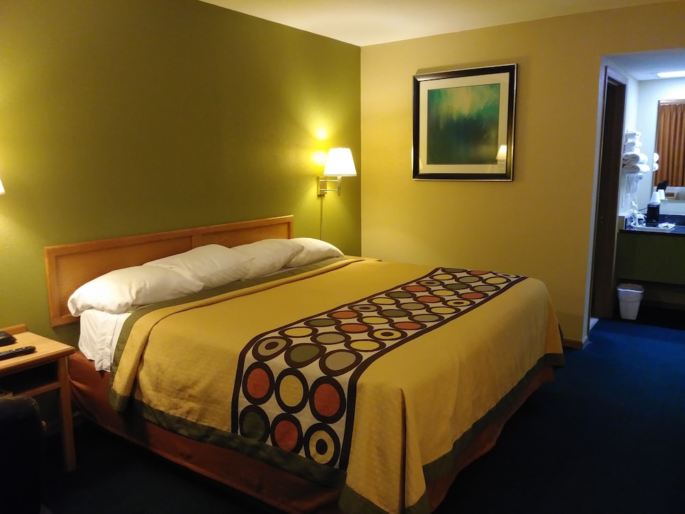 Budgetel Inns & Suites - photo 4