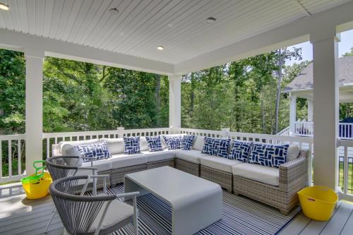 Beach House with Deck and Pool Access in Rehoboth — 4-Star Luxury Hotel in Rehoboth Beach, United States