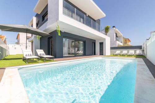 Villa Alva — 4-Star Luxury Hotel in Almada, Portugal