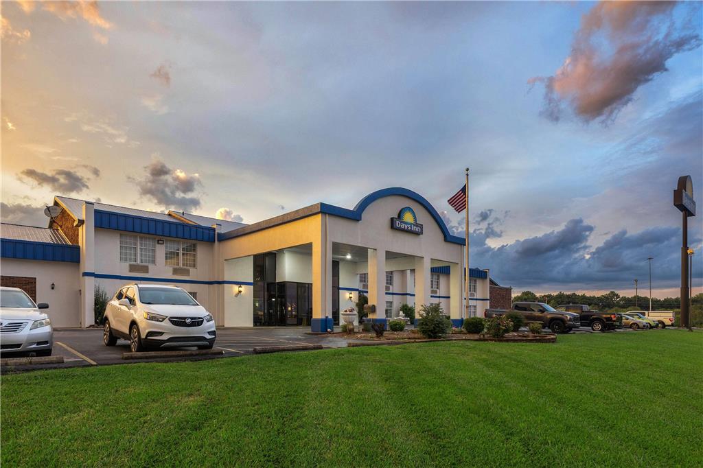 Days Inn by Wyndham Madisonville - photo 3