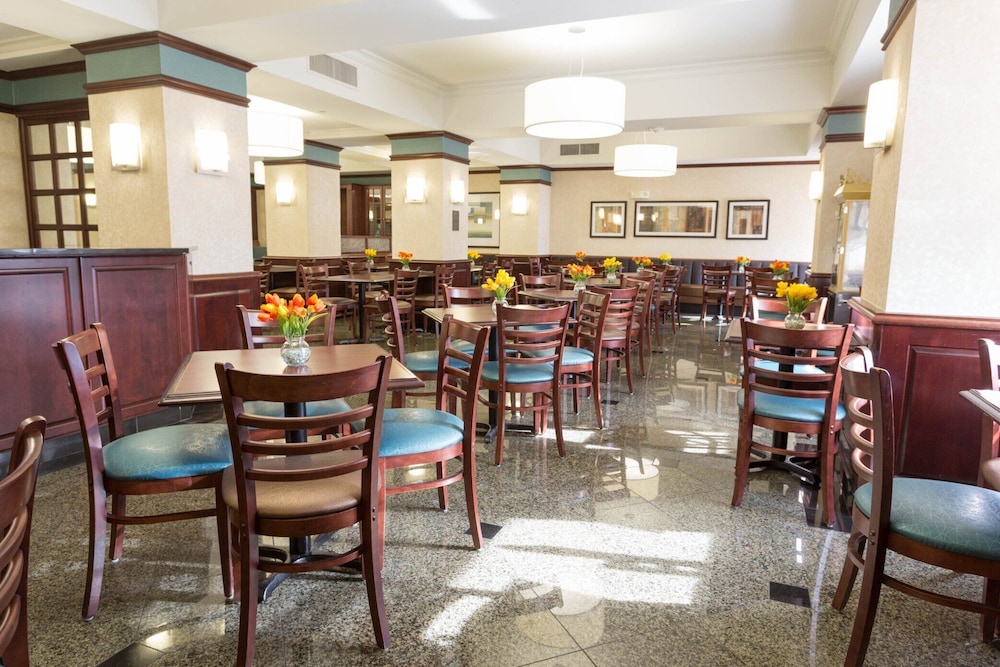 EVEN Hotel Detroit North Troy - photo 21