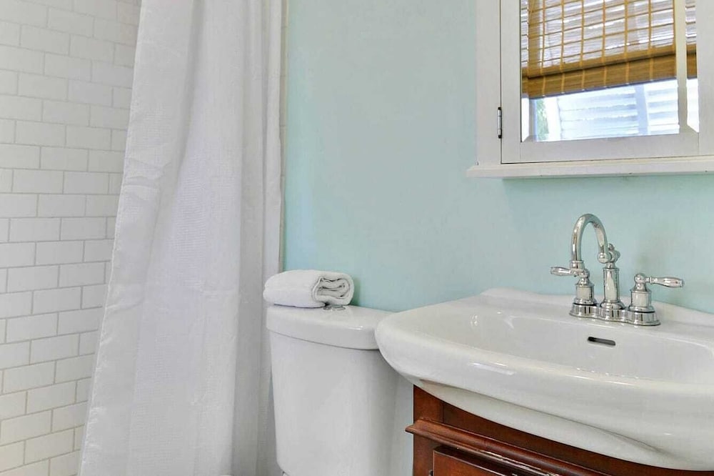 Tranquility by Avantstay Close to Duval St w BBQ & Shared Pool - photo 17