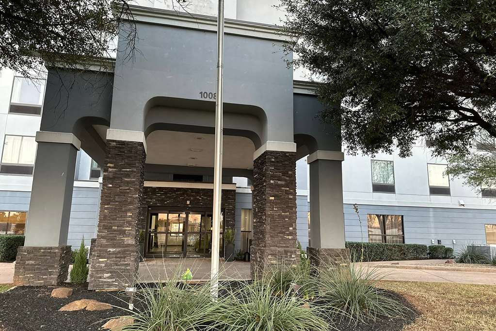Ramada by Wyndham Burkburnett Wichita Falls - photo 4