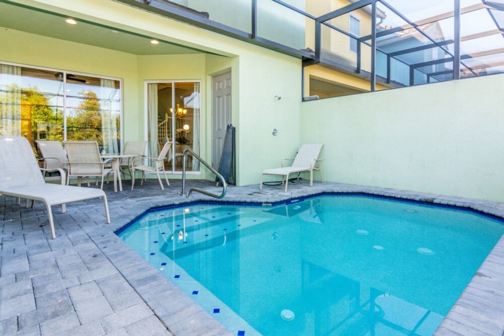 Festival Resort 450 Five Bedroom Townhome with Private Plunge Pool - carbon neutral hotel in Davenport