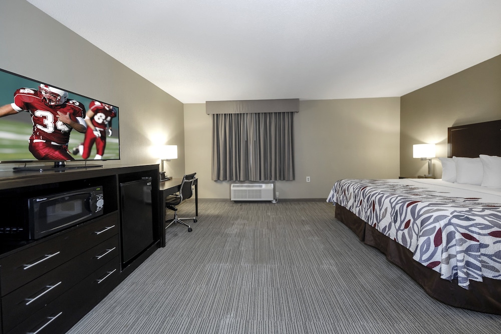Red Roof Inn & Suites Newburgh Stewart Airport West Point - photo 15