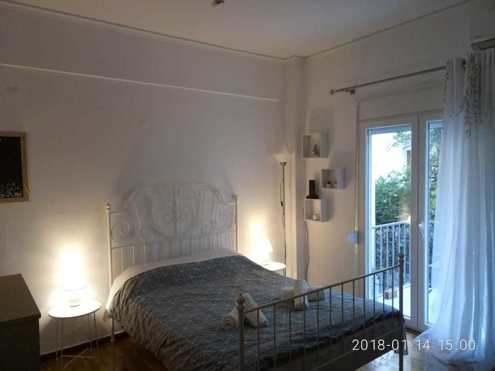 Modern ideally located studio apartment — 4-Star Luxury Hotel in Athens, Greece