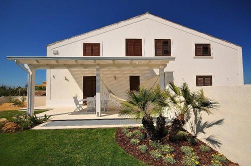 Villa Elen — 4-Star Luxury Hotel in Marsala, Italy