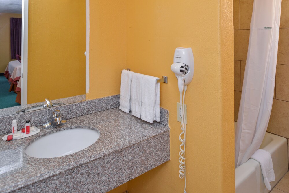 Super 8 by Wyndham Little Rock North Airport - photo 16