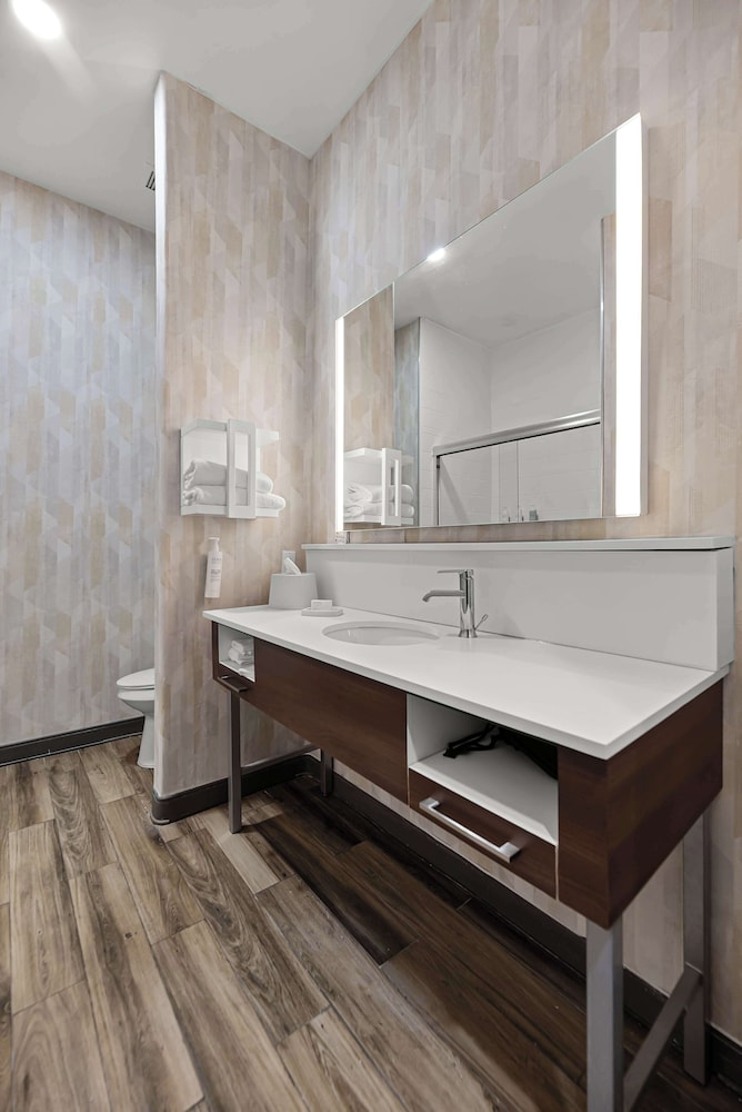 Hampton Inn Seguin - photo 28