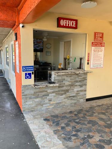 Willow Tree Inn & Suites - photo 3