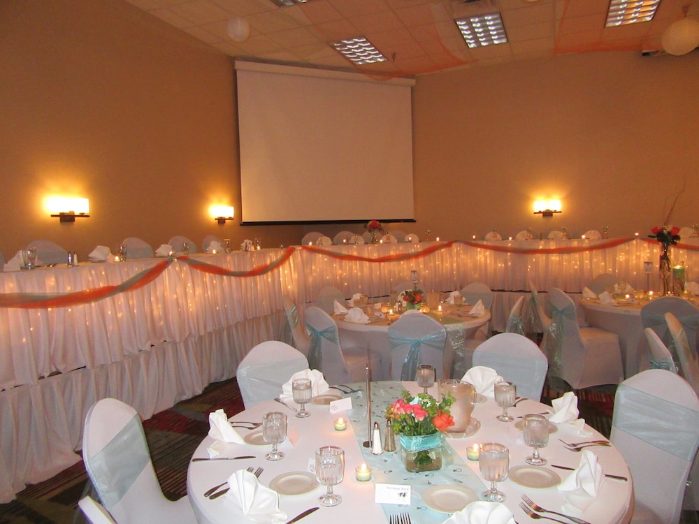 Express Suites Riverport Inn & Suites - photo 53