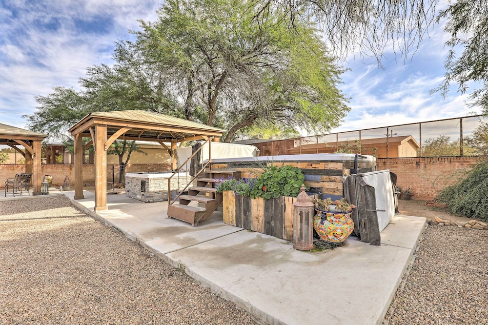 Pet Friendly Tucson Casita Shared Hot Tub and Patio in Tucson, United States