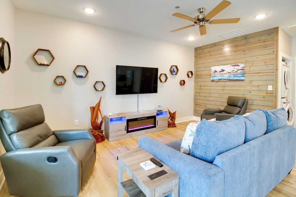 4 Mi to Rockport Beach Park: Home w Resort Perks in Rockport, United States